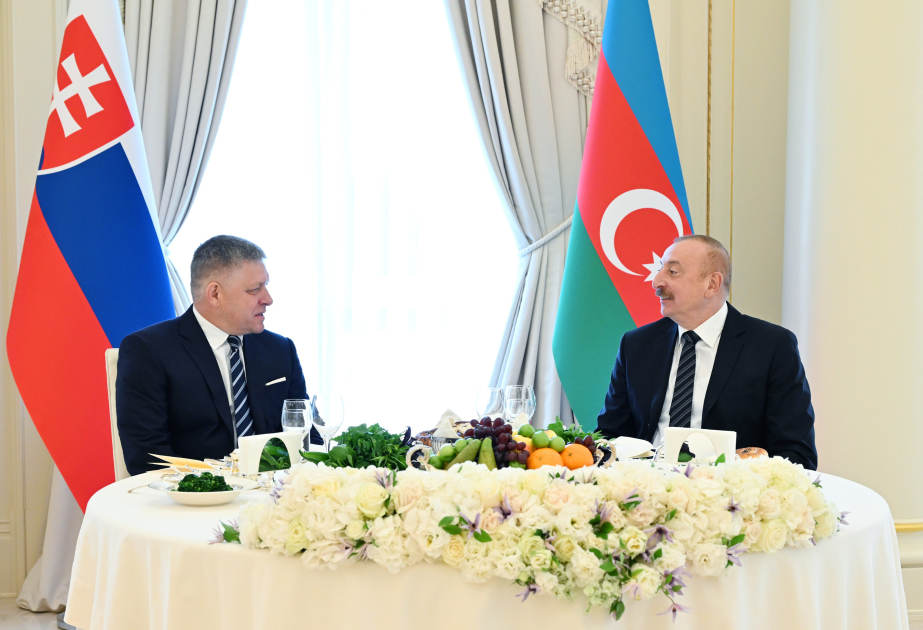 Präsident Ilham Aliyev gibt Diner für slowakischen Premierminister Robert Fico VIDEO
