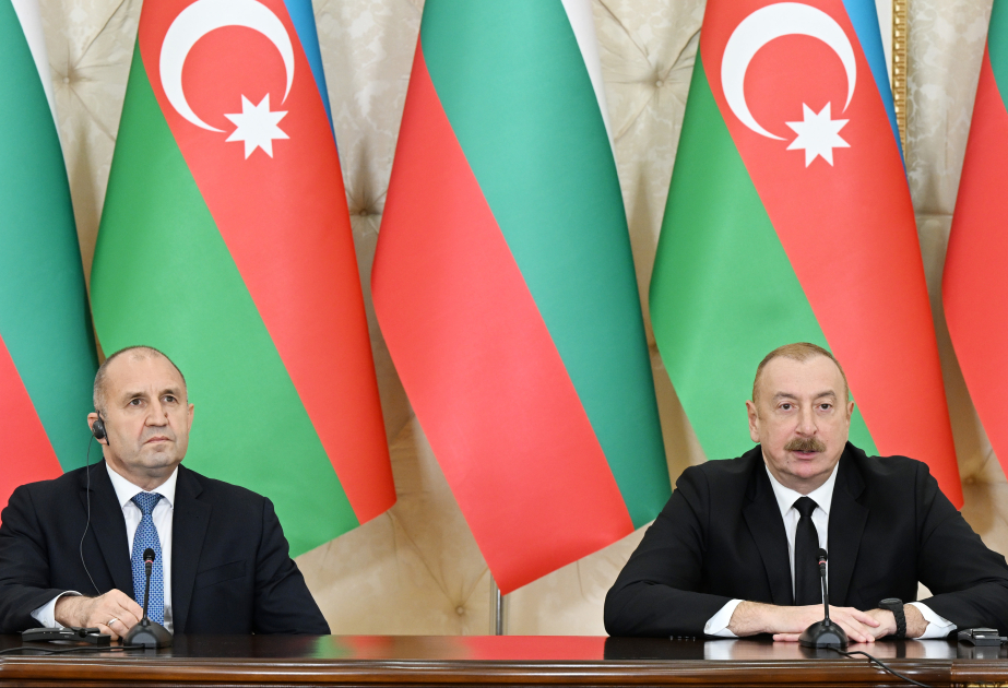 Präsident Ilham Aliyev und Präsident Rumen Radew geben Presseerklärungen ab VIDEO