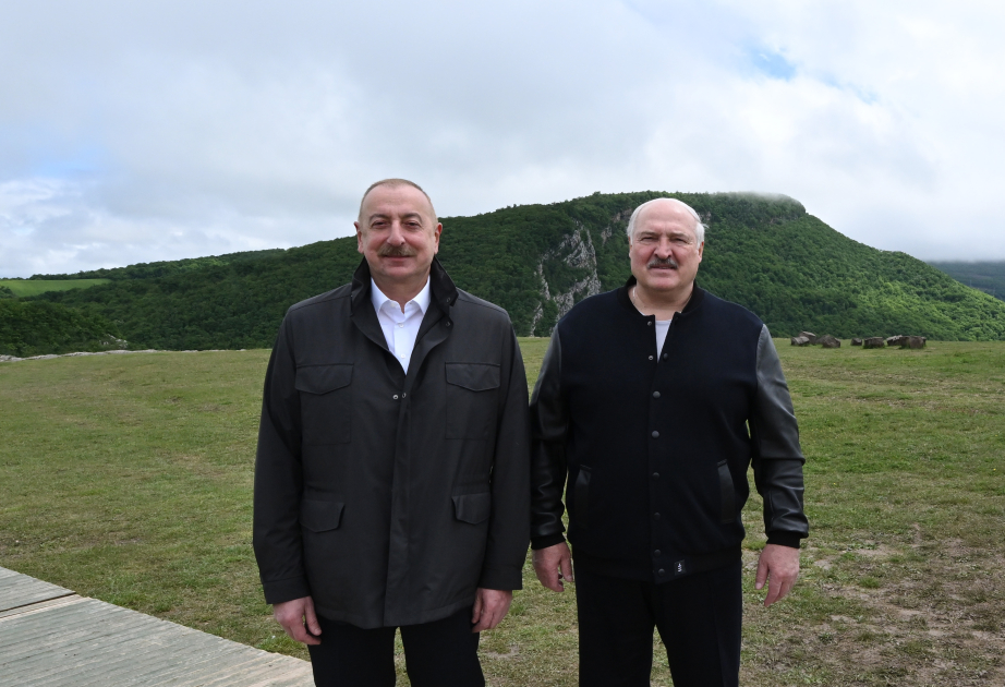 Ilham Aliyev et Alexandre Loukachenko visitent la plaine de Djydyr à Choucha VIDEO
