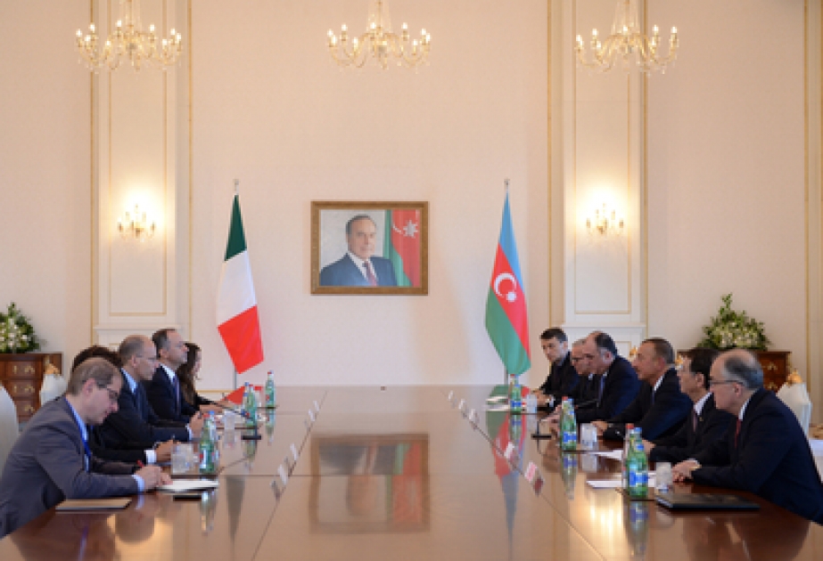 Das Treffen des Präsidenten von Aserbaidschan Ilham Aliyev und des Präsidenten von italienischem Ministerrat Enrico Letta in einer breiten Zusammensetzung stattgefunden VİDEO