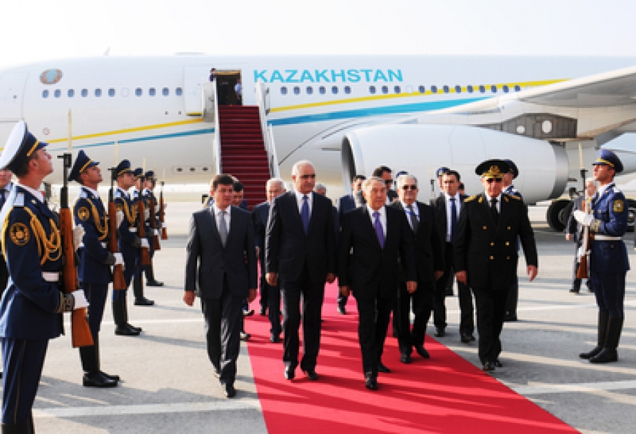 Präsident von Kasachstan Nursultan Nazarbajew zu einem Besuch in Aserbaidschan eingetroffen