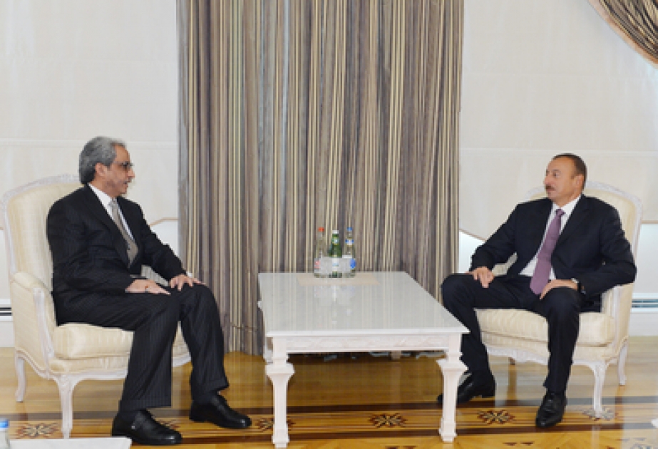 Präsident Ilham Aliyev den Botschafter des Staates Kuwait in Aserbaidschan in Zusammenhang mit der Beendigung seiner diplomatischen Mission empfangen VİDEO