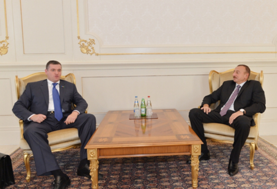 Aserbaidschans Präsident Ilham Aliyev den Chef der GUS-Beobachtermission für Beobachtung der Präsidentschaftswahlen in Aserbaidschan Leonid Slutskin empfangen VİDEO