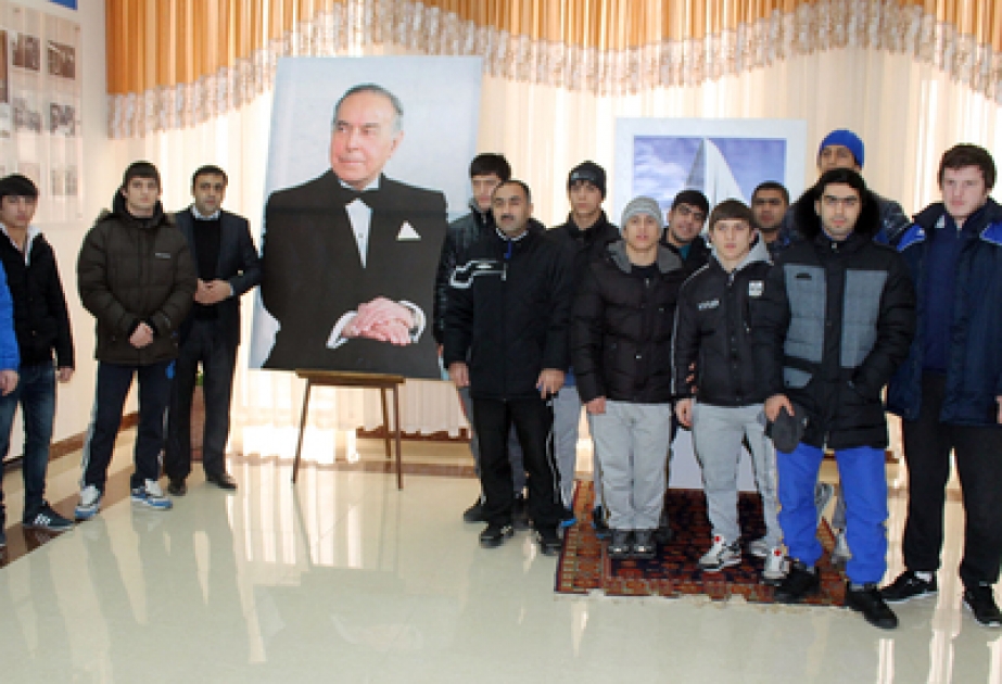 Les membres de la sélection d’Azerbaïdjan de lutte libre ont visité le Centre culturel azerbaïdjanais Heydar Aliyev à Tachkent