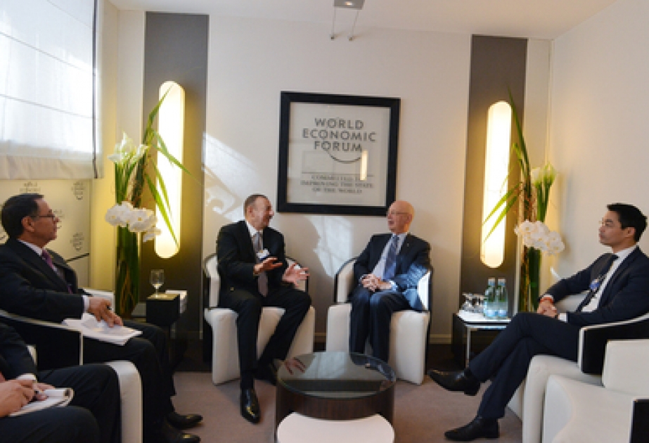 Präsident Ilham Aliyev den Exekutivvorsitzenden des Weltwirtschaftsforums Klaus Schwab getroffen VIDEO