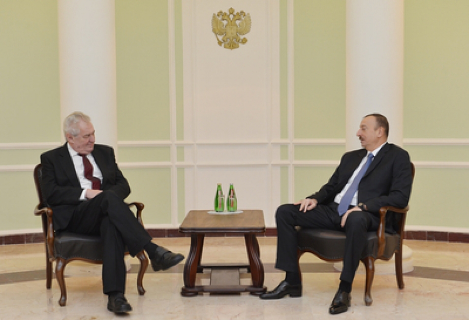 Aserbaidschans Präsident Ilham Aliyev sich in Sotschi mit Präsident von Tschechien getroffen VIDEO