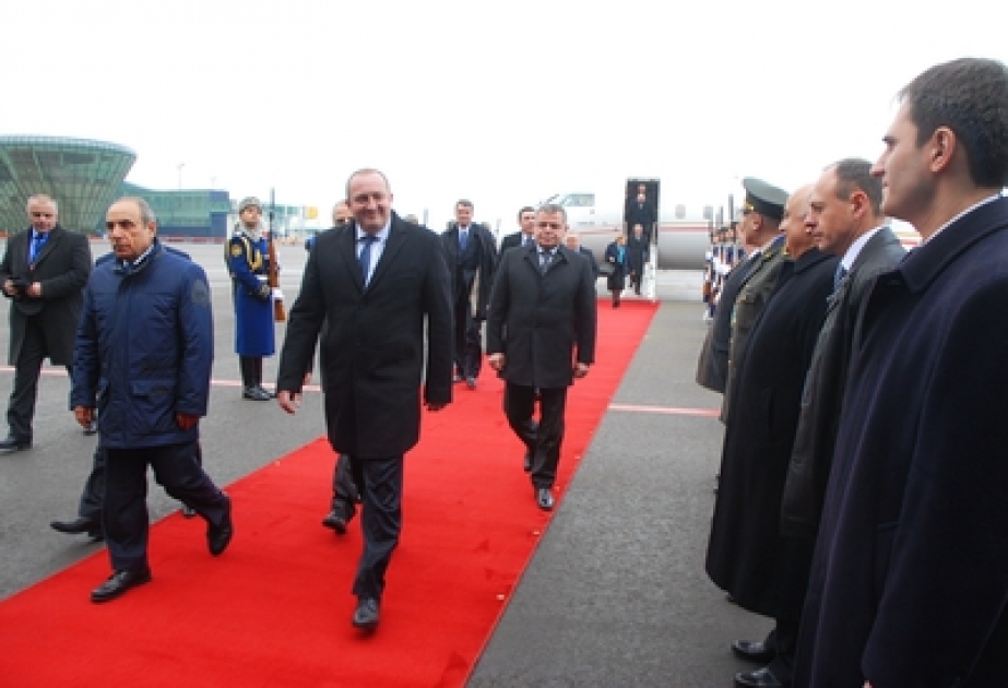Georgiens Präsident Giorgi Margwelaschwili zu einem Staatsbesuch in Aserbaidschan eingetroffen