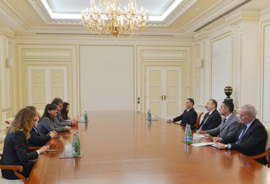 Präsident Ilham Aliyev eine Delegation geleitet von der Präsidentin des Regionalrates der italienischen Region Friuli-Venezia Giulia empfangen VIDEO