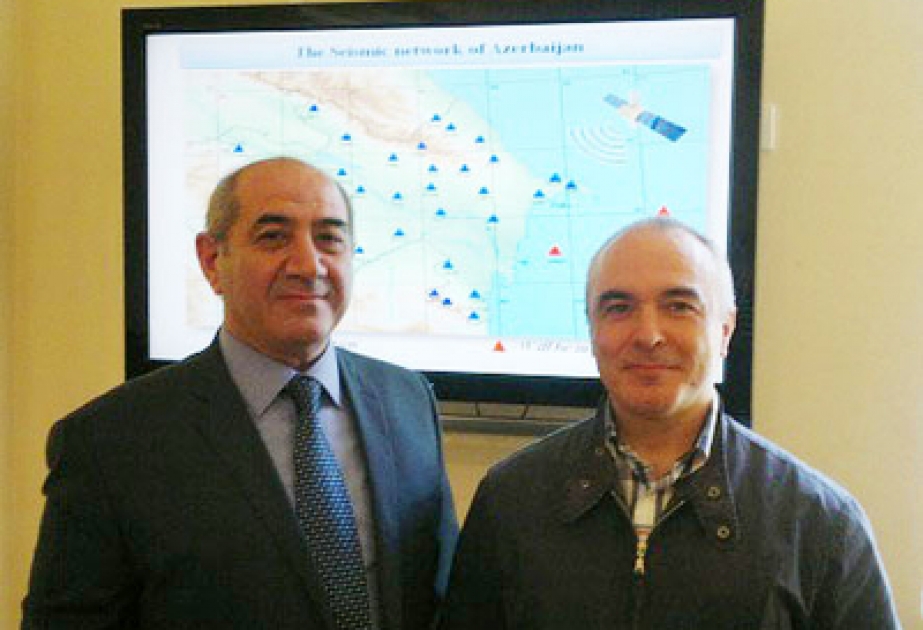 Un scientifique de l’Institut de méthodologie de l’analyse de l’environnement de l’Italie a été au Centre de service sismologique de l’ANSA