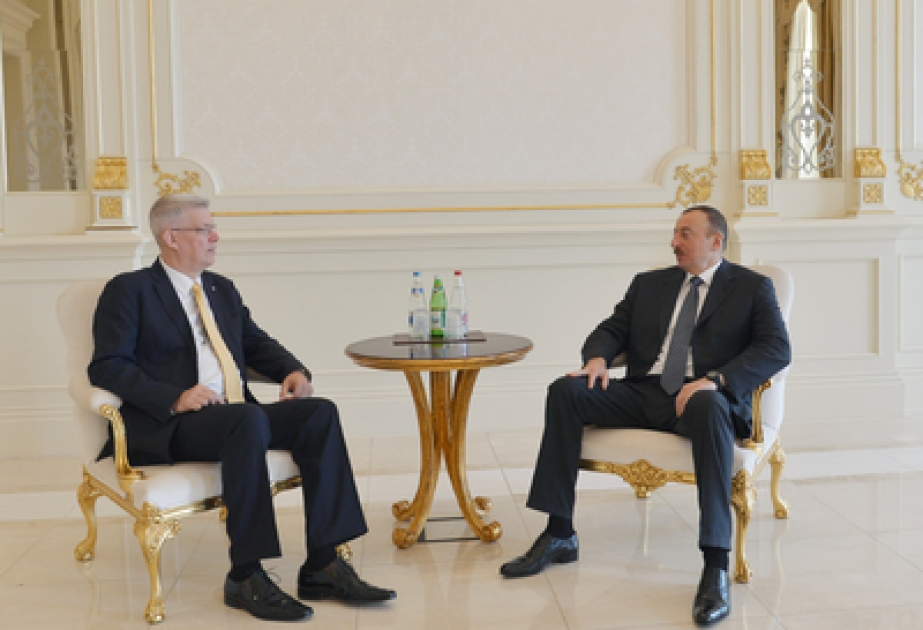 Präsident von Aserbaidschan Ilham Aliyev den ehemaligen Präsidenten von Lettland Valdis Zatlers empfangen VIDEO