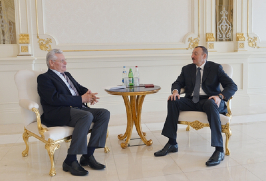 الرئيس إلهام علييف يلتقي الرئيس المولدافي السابق بيترو لوجينسكي