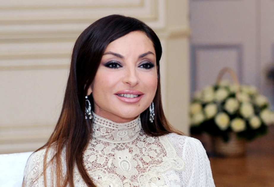 First Lady von Aserbaidschan Mehriban Aliyeva wurde dem Titel „Die einflussreichste Frau“ von 2014 für würdig befunden