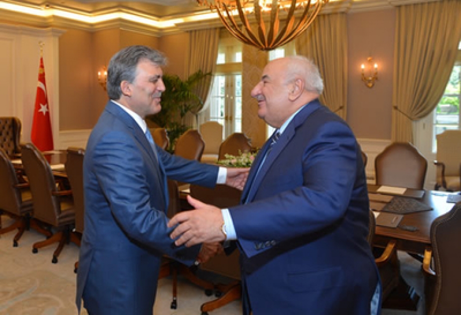 عبدالله جول: يفتخر شعبانا بتطور علاقات الأخوة بين تركيا وأذربيجان