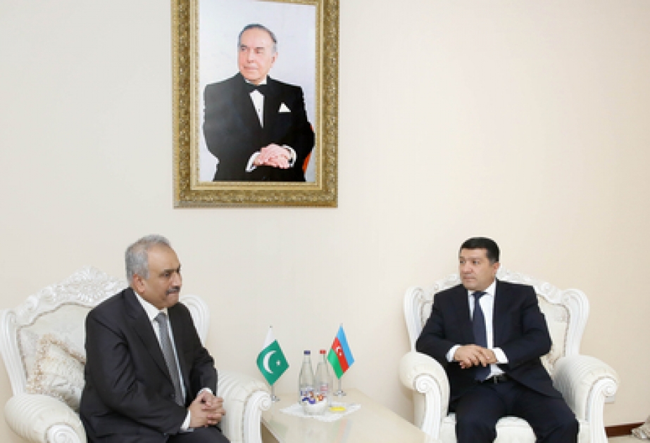 بحث سبل توسيع التعاون في مجال الهجرة بين أذربيجان وباكستان