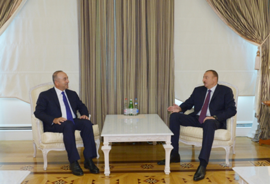 Präsident Ilham Aliyev den Europaminister der Türkei Mevlüt Çavuşoğlu empfangen VIDEO