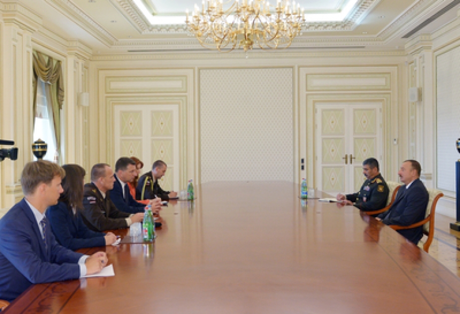 Le président azerbaïdjanais Ilham Aliyev a reçu la délégation dirigée par le ministre letton de la Défense VIDEO