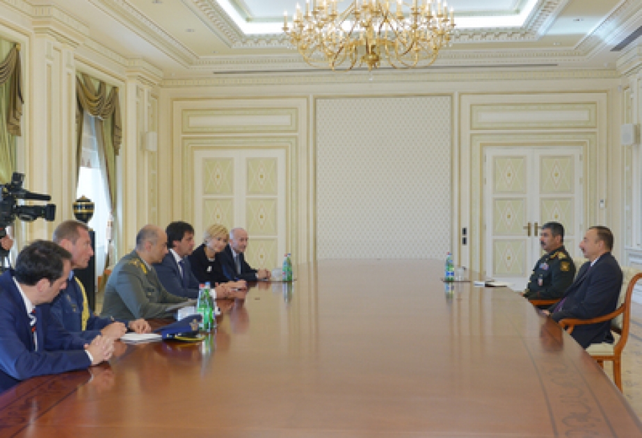 Aserbaidschans Präsident Ilham Aliyev empfing eine Delegation um den Minister für Verteidigung von Serbien VIDEO