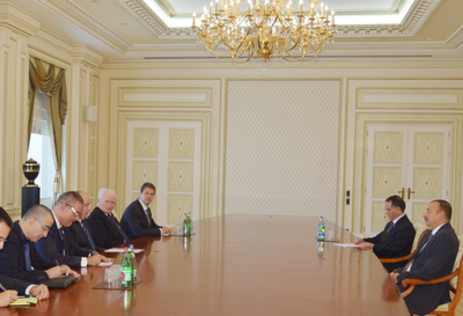 الرئيس إلهام علييف يستقبل وزير الدفاع الإسرائيلي والوفد المرافق له
