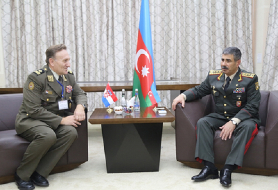 Aserbaidschanischer Verteidigungsminister hat sich mit Generalstabschef von Kroatien getroffen