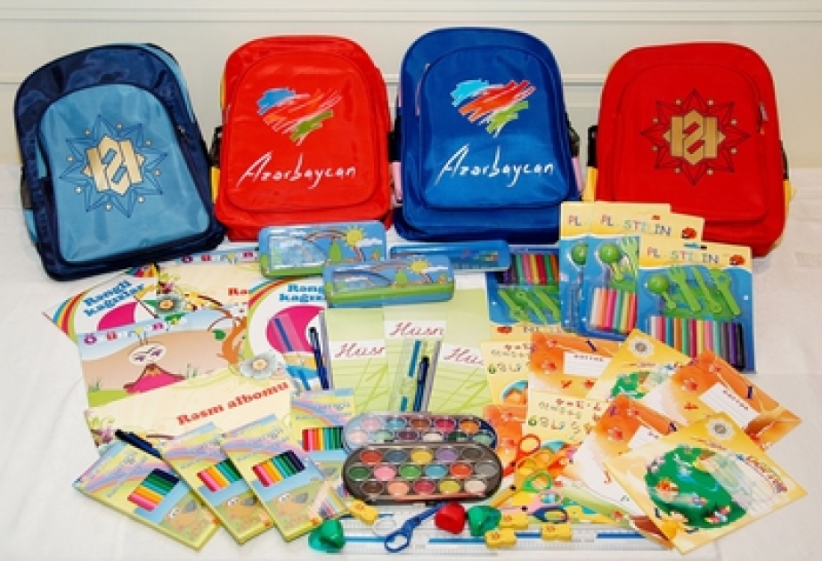 В канун нового учебного года Фонд Гейдара Алиева раздал школам 10 тысяч портфелей и школьных принадлежностей