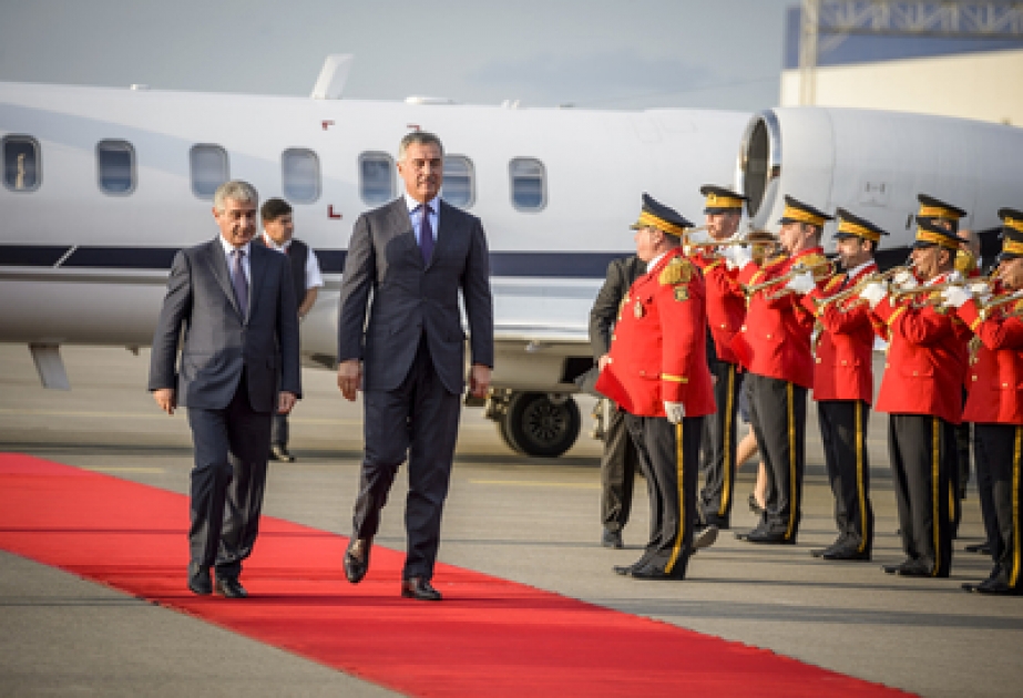 رئيس وزراء الجبل الأسود ميلو دوكانوفيتش يصل في زيارة رسمية إلى أذربيجان