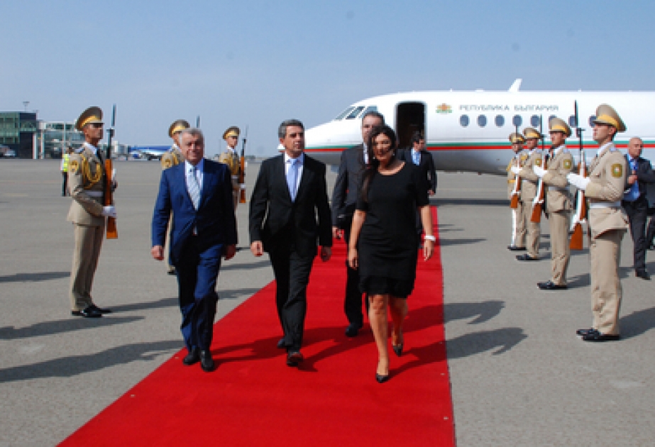 Präsident von Bulgarien Rossen Assenow Plewneliew ist zu Besuch in Aserbaidschan angekommen