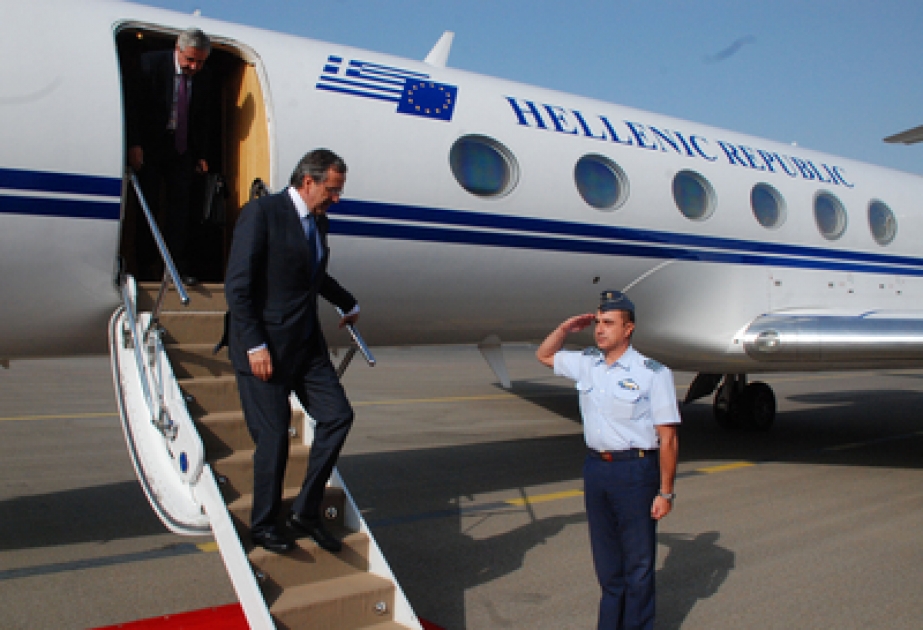 希腊总理安东尼斯·萨马拉斯抵达阿塞拜疆进行正式访问