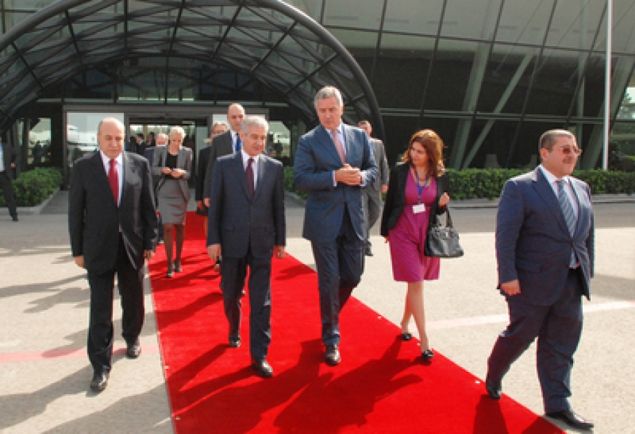 رئيس وزراء مونتينغرو يختتم زيارته الى أذربيجان