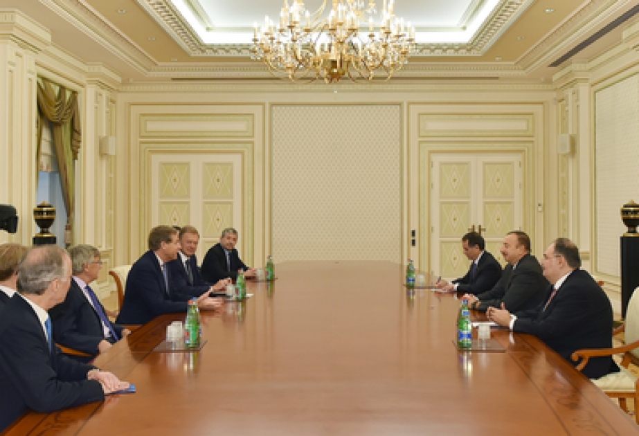 الرئيس إلهام علييف يلتقي المبعوث التجاري لرئيس الوزراء البريطاني