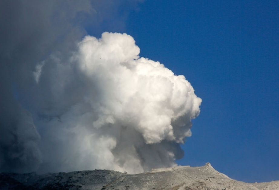Yaponiyanın cənubunda püskürən Aso vulkanı təyyarələrin hərəkətinə əngəl yaradıb