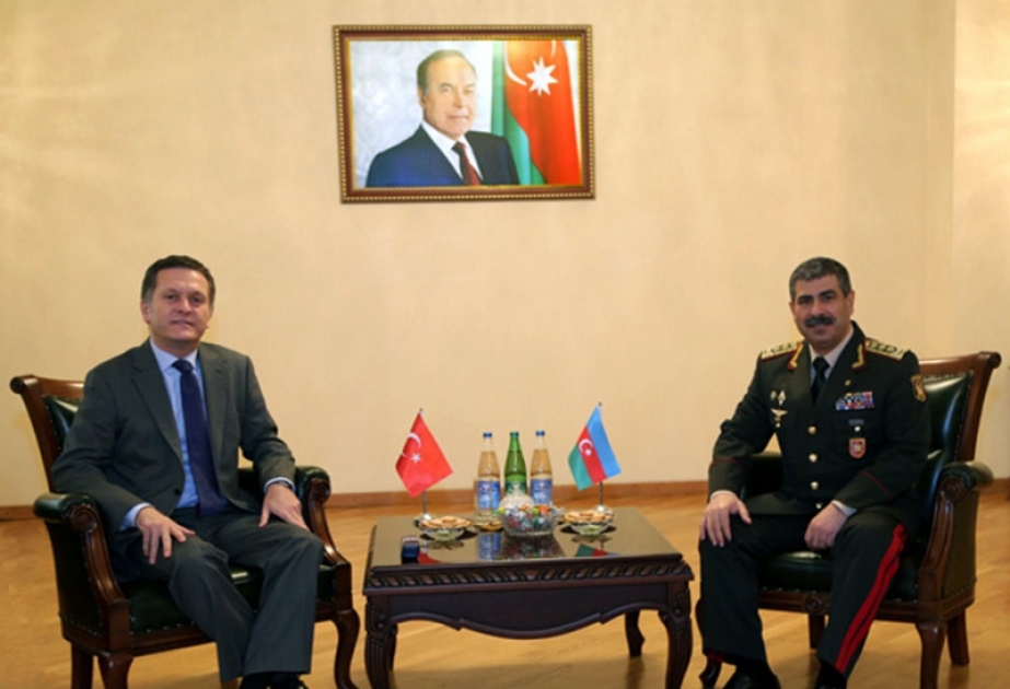 بحث آفاق العلاقات بين القوات المسلحة الأذربيجانية والتركية