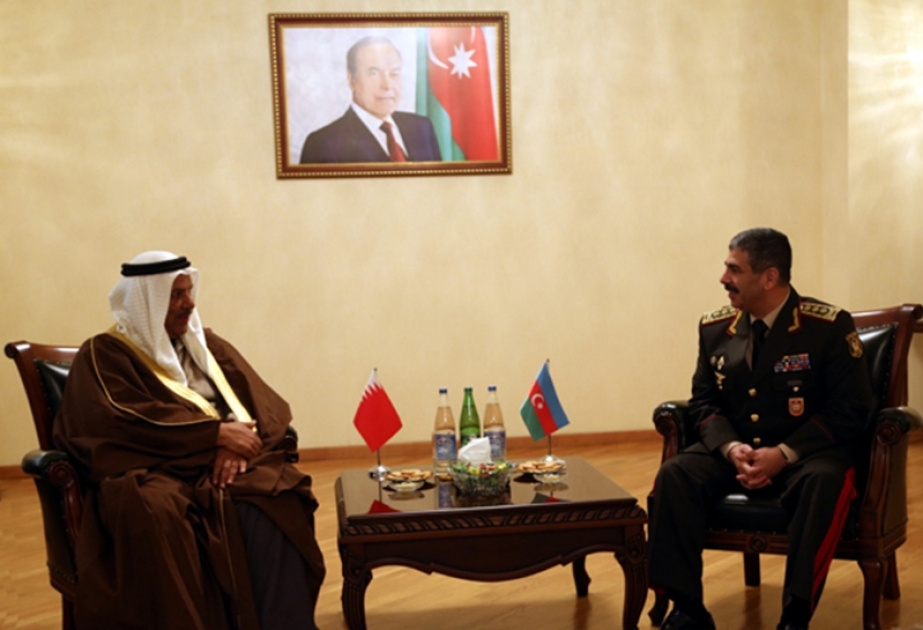 Diskutiert militärische Zusammenarbeit zwischen Aserbaidschan und Bahrain