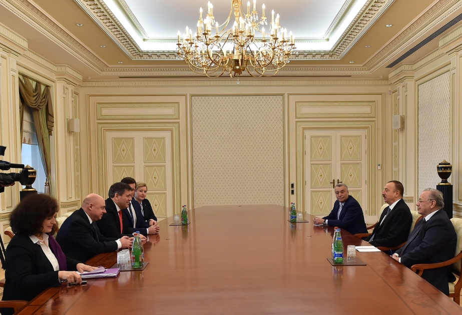 Aserbaidschans Präsident Ilham Aliyev hat eine Delegation unter Leitung von stellvertretendem Ministerpräsidenten Polens empfangen VIDEO