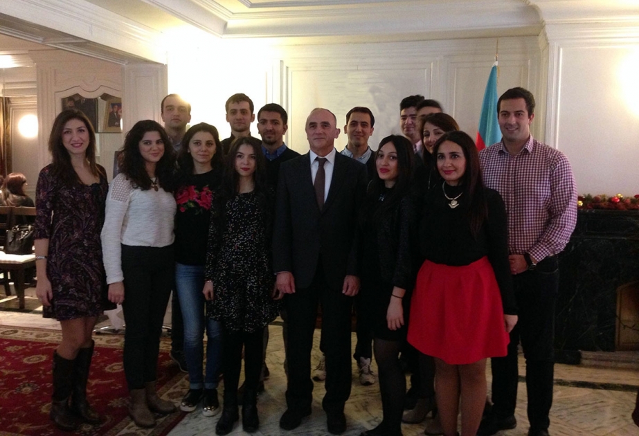 L’ambassadeur d’Azerbaïdjan en Espagne a rencontré un groupe d’étudiants azerbaïdjanais