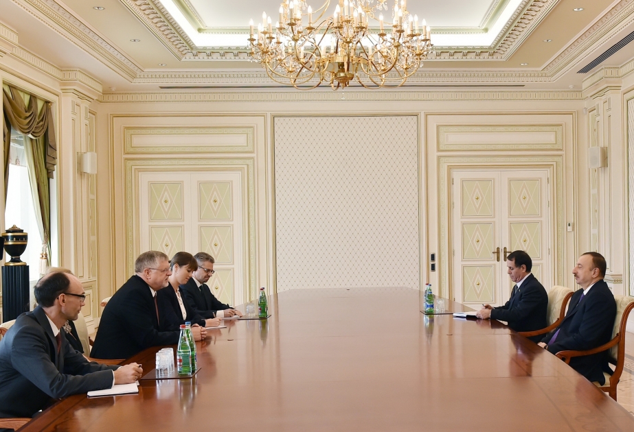 الرئيس إلهام علييف يستقبل مبعوث الاتحاد الأوروبي الخاص لجنوب القوقاز والوفد المرافق له