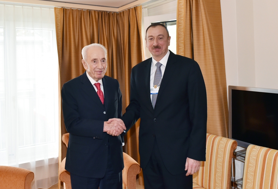 لقاء بين الرئيس الأذربيجاني إلهام علييف والرئيس الإسرائيلي السابق شمعون بيريس