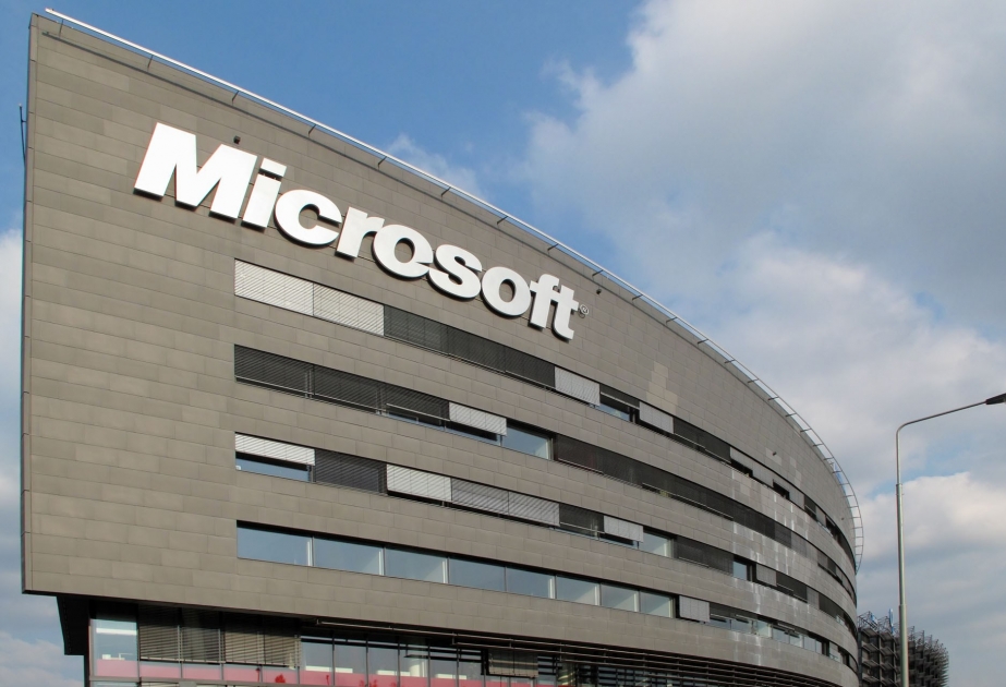 Microsoft yeni Windows 10 əməliyyat sistemini pulsuz yükləməyə icazə verəcək VİDEO