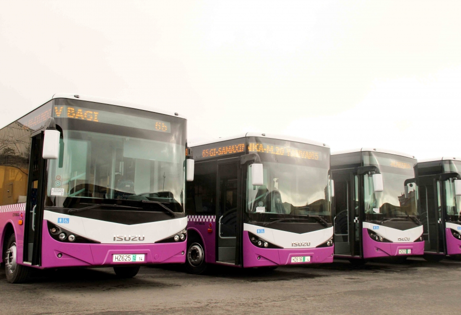 20 neue Busse des Typs „Isuzu“ nach Baku gebracht