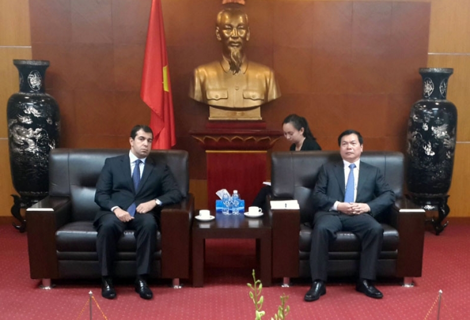 سفير بلادنا يلتقي وزير الصناعة والتجارة الفيتنامي
