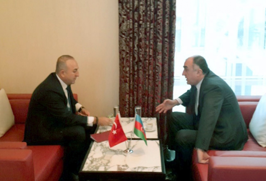 Azerbaijani, Turkish FMs discuss regional and global issues