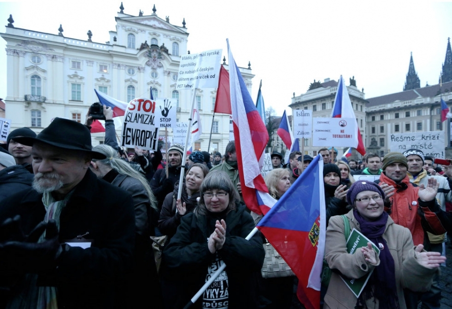 В Праге прошли демонстрации исламофобов и толерантов