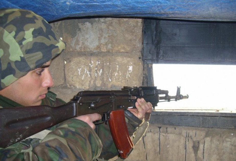Les unités de l’armée arménienne tirent par des mitrailleuses de gros calibre