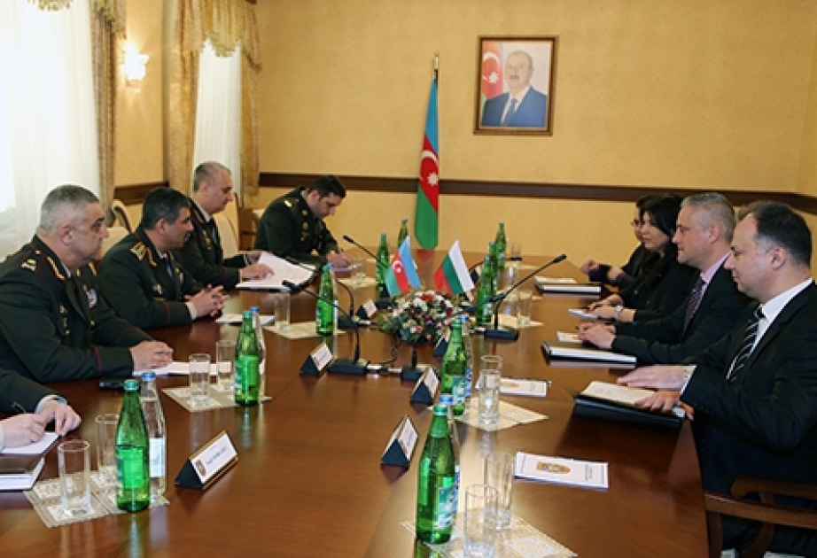 Fragen des weiteren Ausbaus der militärischen Kooperation zwischen Aserbaidschan und Bulgarien diskutiert