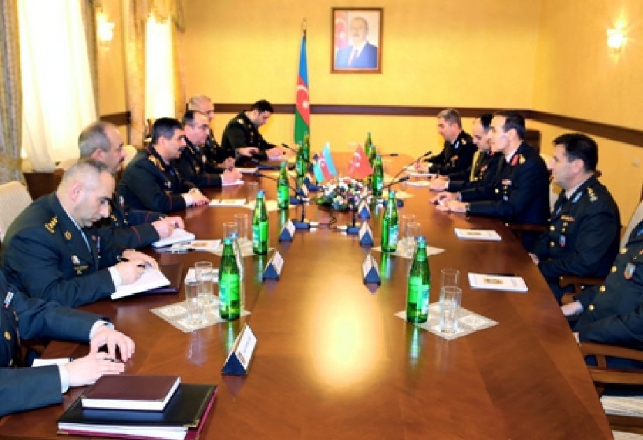 阿塞拜疆与土耳其探讨武装力量合作发展前景问题