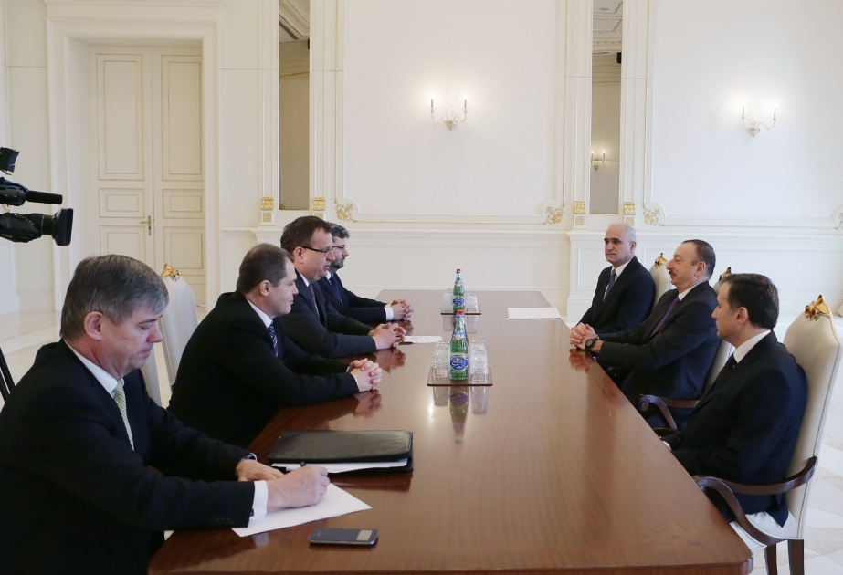 الرئيس إلهام علييف يستقبل وزير الصناعة والتجارة التشيكي والوفد المرافق له