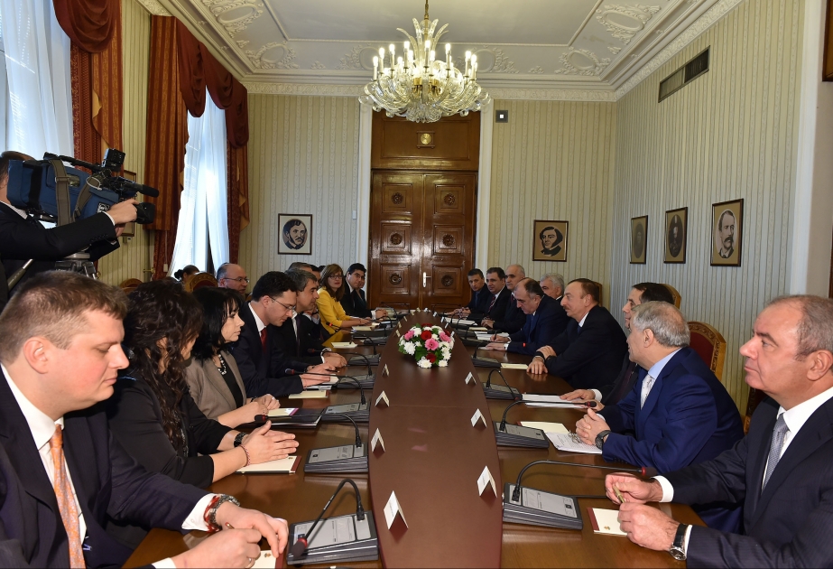 阿塞拜疆总统伊利哈姆·阿利耶夫与保加利亚总理博伊科·鲍里索夫进行集体会晤
