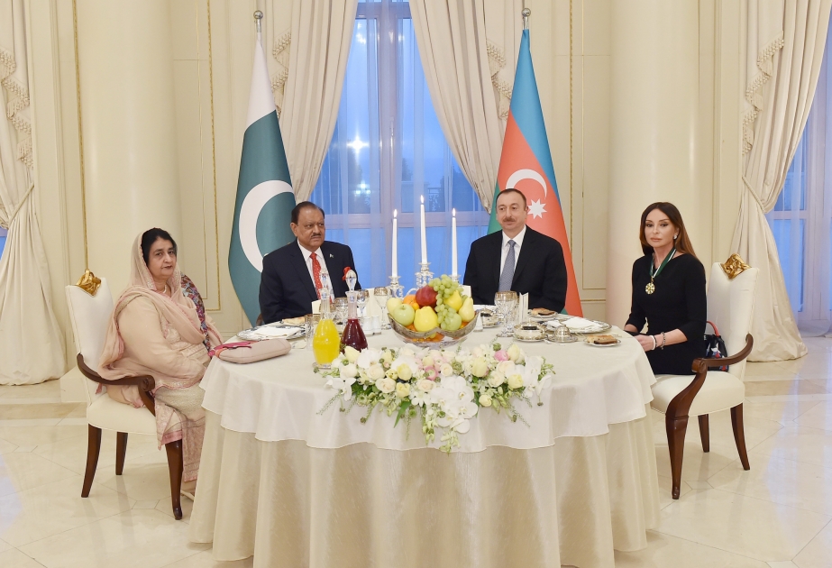 Dinner reception was hosted on behalf of President Ilham Aliyev in honor of President Mamnoon Hussain VIDEO