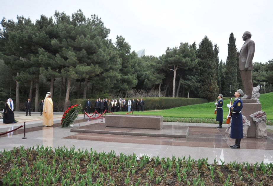 阿拉伯联合酋长国副总统兼总理、迪拜酋长穆罕默德·本·拉希德·阿勒马克图姆拜谒了我国全民领袖盖达尔•阿利耶夫的陵墓