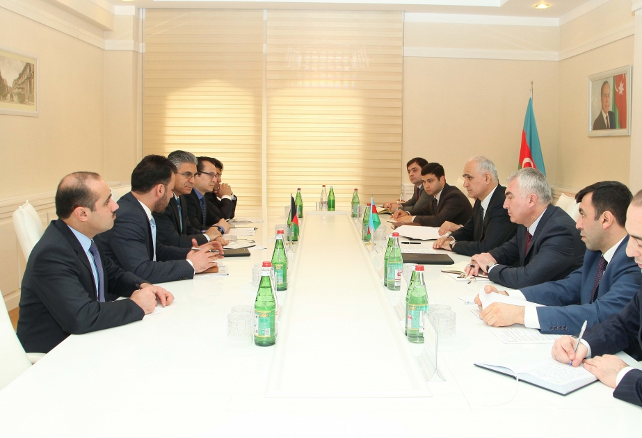 بحث سبل تطوير التعاون الاقتصادي بين أذربيجان وأفغانستان