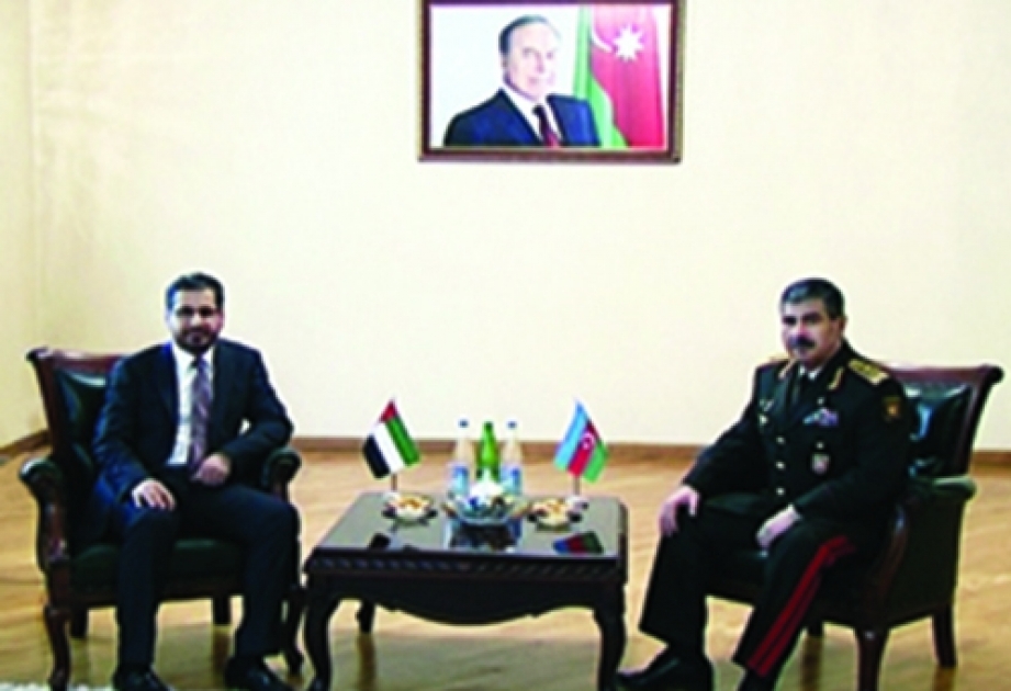 مناقشة آفاق التعاون العسكري بين أذربيجان والإمارات العربية المتحدة